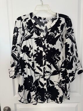 Sara Michelle Monochrome Floral Button-Front Shirt